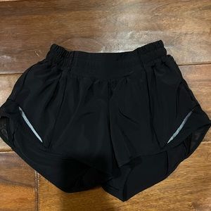 Lululemon Hotty Hot Low-Rise Shorts Length 2.5! Size 2!